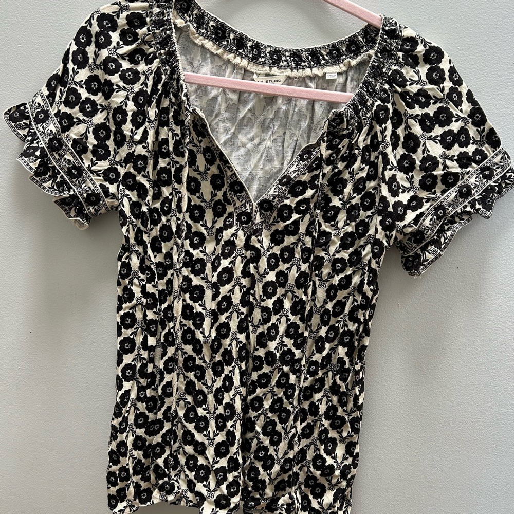 Max Studio London XS floral peasant top